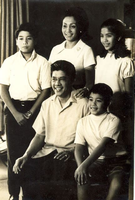 Eight interesting facts about Mar Roxas .